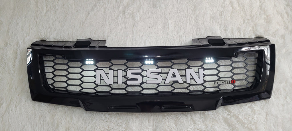 NISSAN FRONTIER 2005-2008 GRILL WHITE NISSAN V2