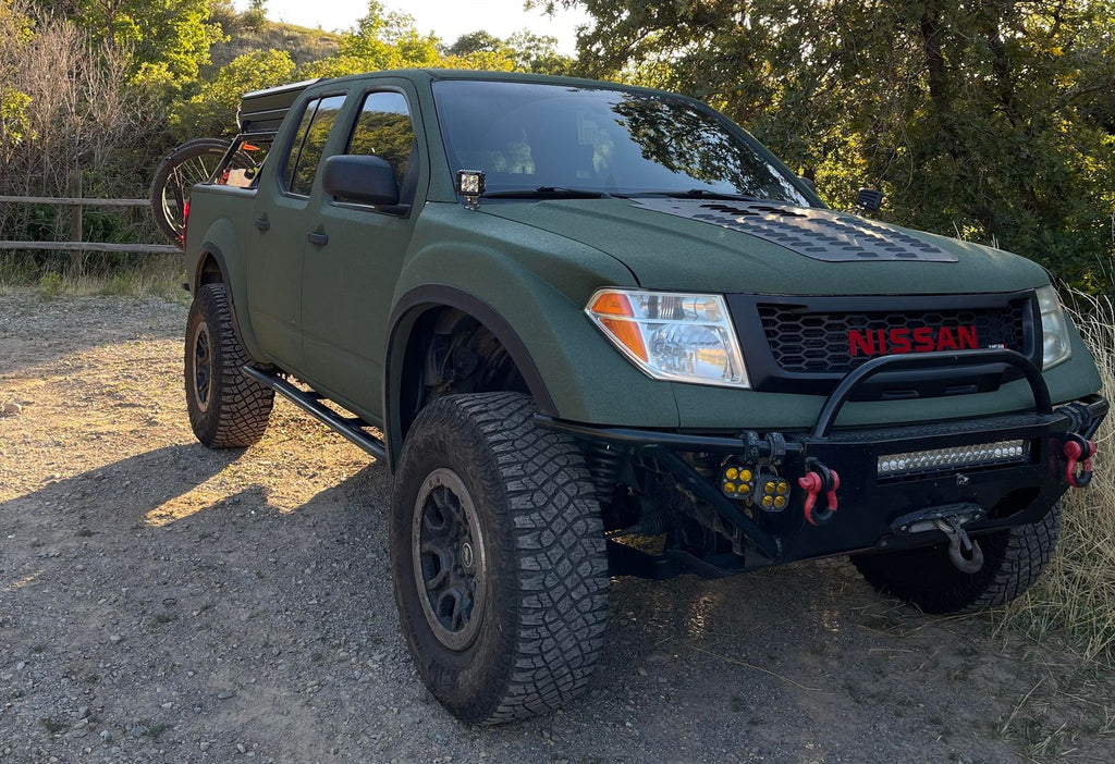 NISSAN FRONTIER 2005-2008 GRILL RED NISSAN V2